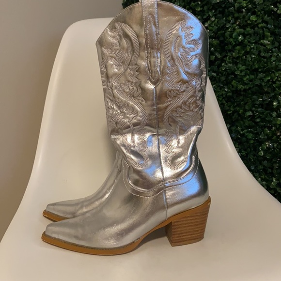 SZ 8 TAYLOR SILVER COWGIRL BOOTS LIKE NEW ! COSTUME CONCERT COCHELLA WESTERN - Picture 4 of 9